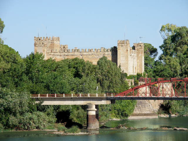 Castillo de Malpica de Tajo desde el puente nuevo